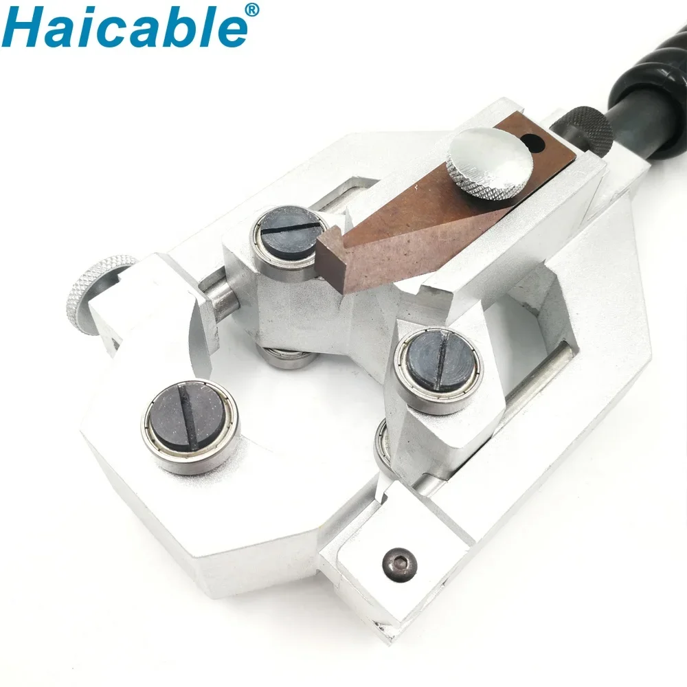 Инструмент для снятия изоляции и зачистки проводов полупроводниковых слоев