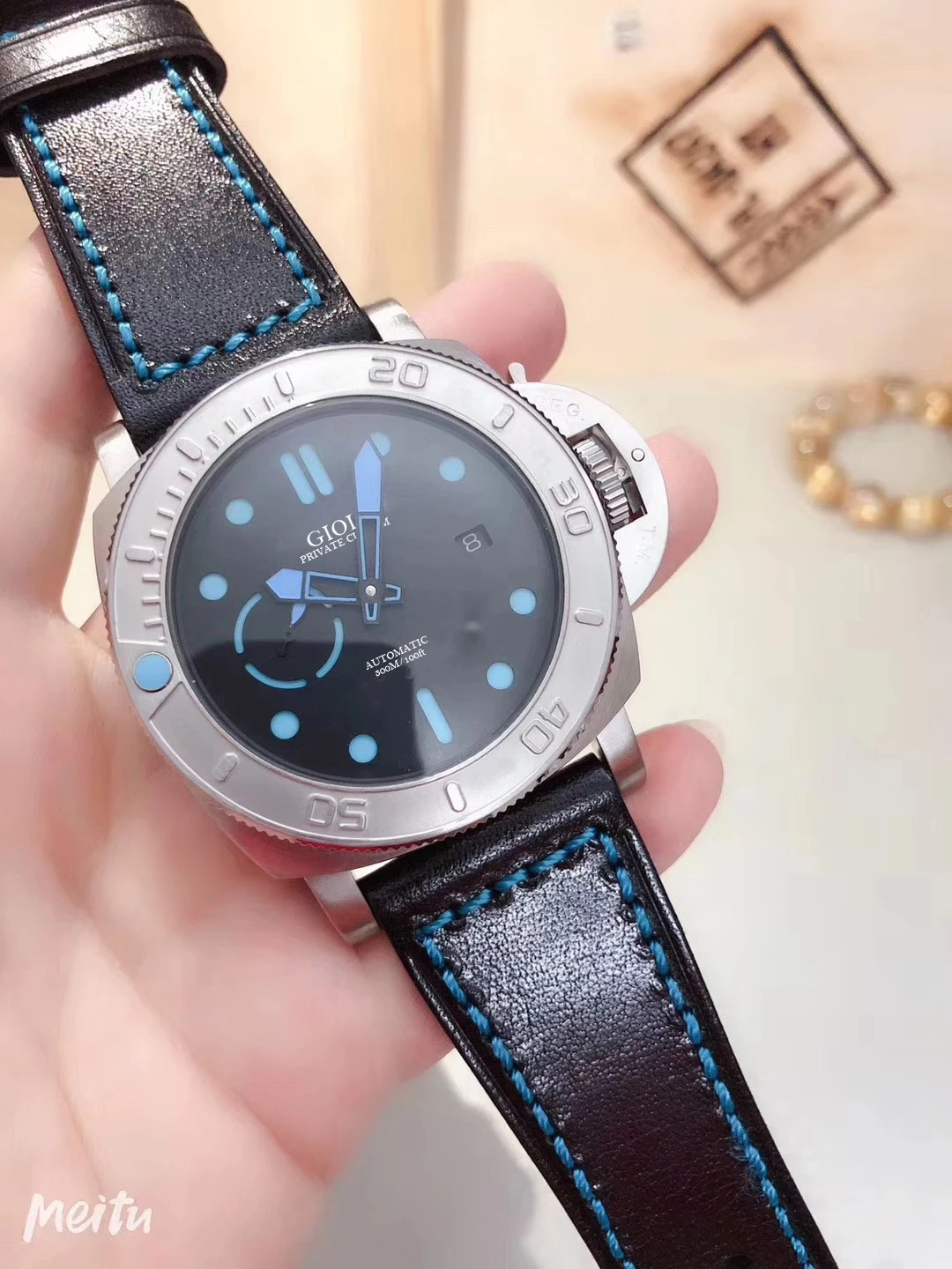 

Men Automatic Mechanical Eco Titanium Black Rubber Leather watch