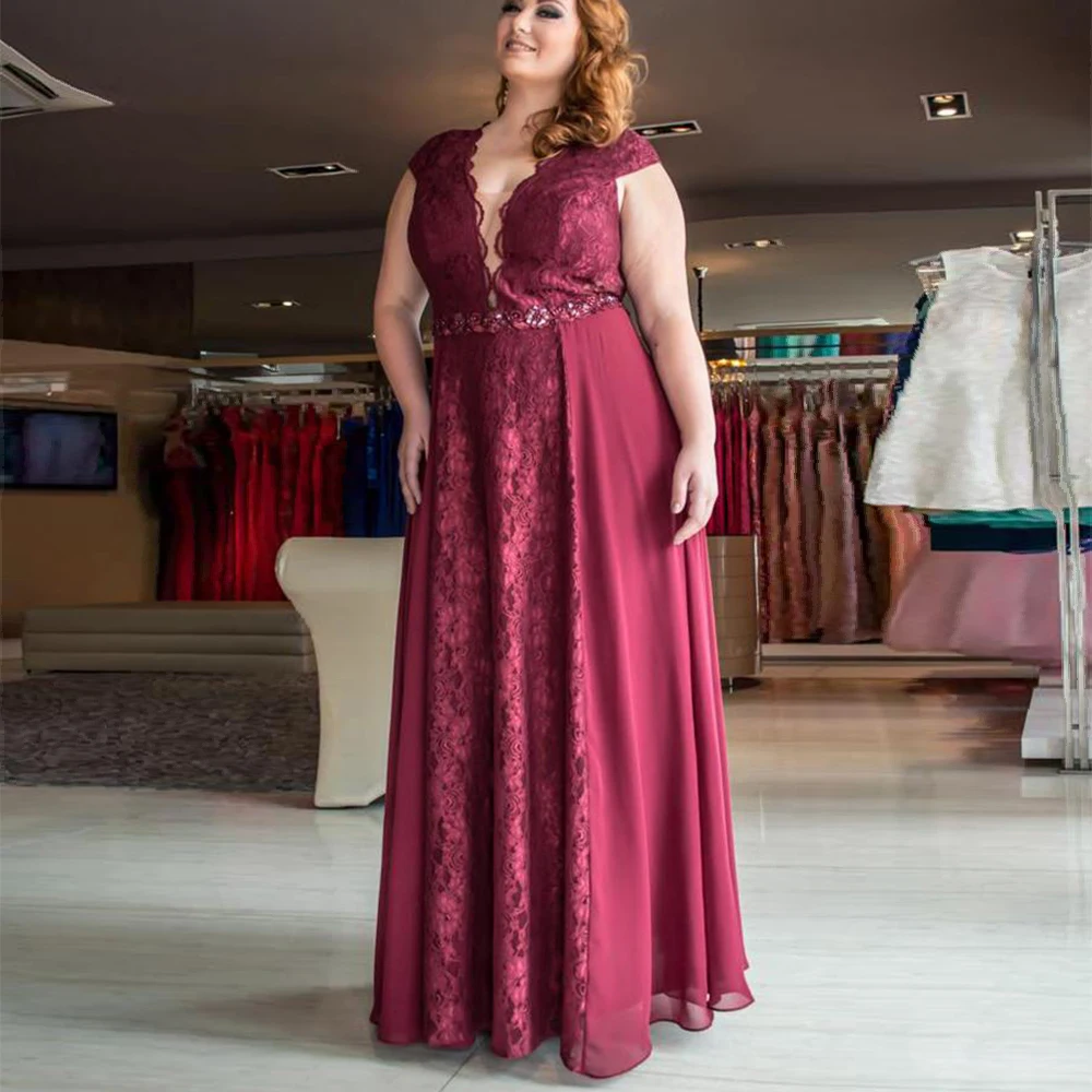 

Plus Size Mother of the Bride Dresses A Line V-neck Lace Modern Wedding Guest Dress Beaded Floor Length Burgundy Evening Gown