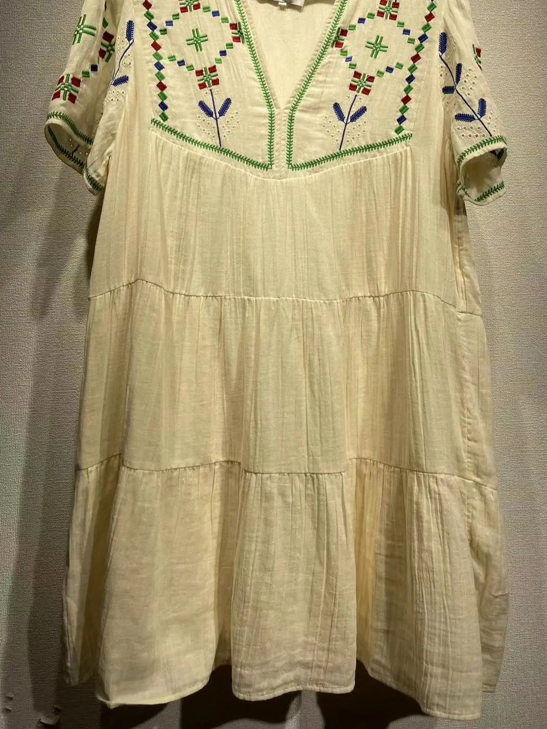 

Женское короткое платье с вышивкой, свободное многослойное платье мини в этническом стиле с V-образным вырезом и коротким рукавом, весна-лето 2023