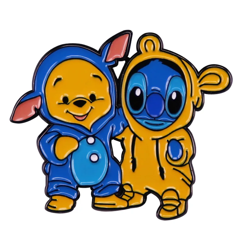 

Брошь эмалированная с милым медведем в мультяшном стиле