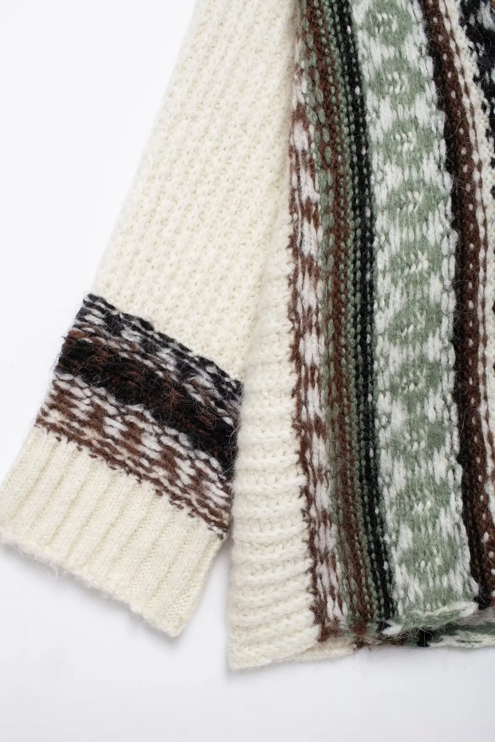 Женский трикотажный кардиган с V-образным вырезом на пуговицах