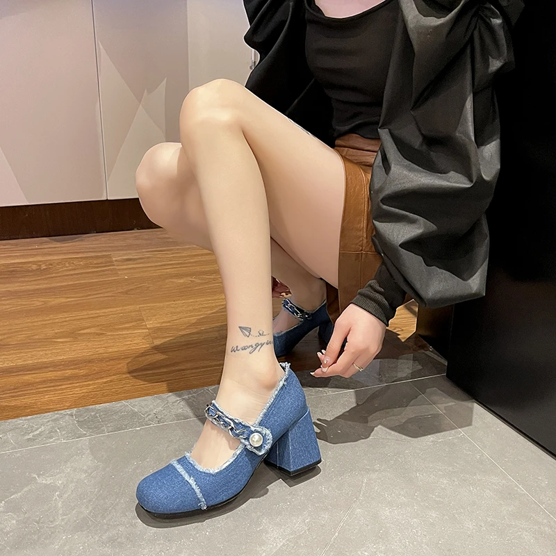 

Round Toe High Heel Sandals Women Denim Cloth Pearl Metal Chain Decor Single Shoes Slingback Pumps Spring Retro Party Shoes