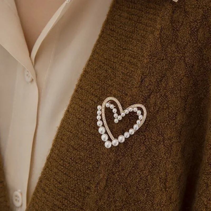 

1pc Double Layer Love Heart Brooches for Women Elegant Rhinestone Imitation Pearl Heart Pins Sweater Cardigan Buckle Jewelry