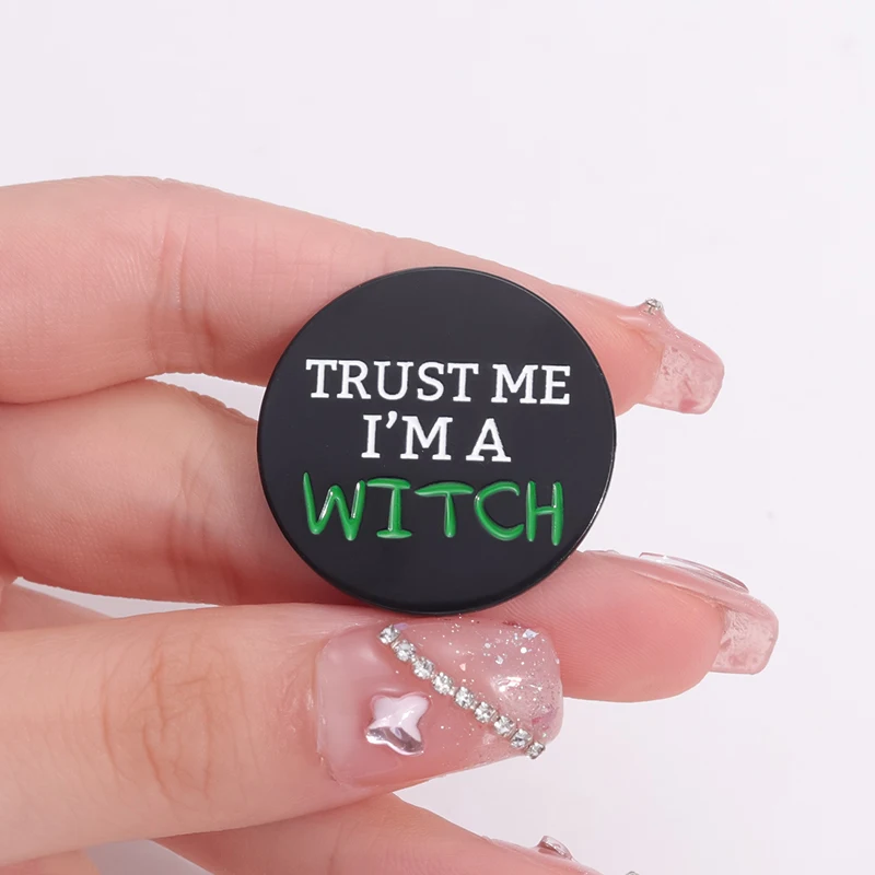 Эмалированная брошь в стиле панк