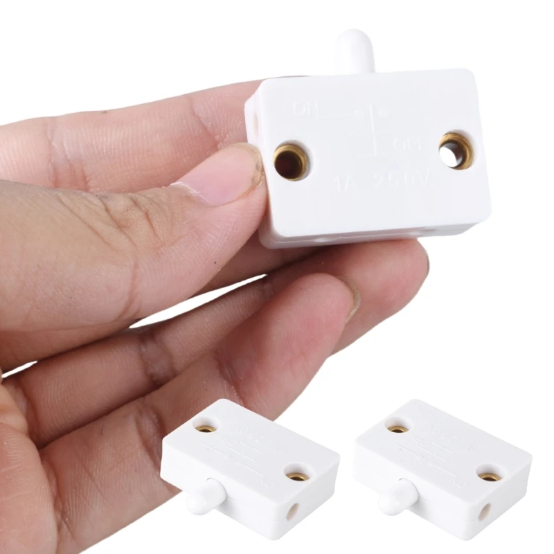 Пара встроенных кабельных выключателей для ламп. Удобство работы с набором