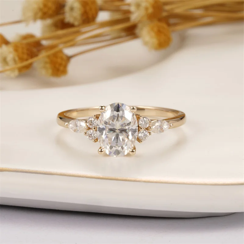 Обручальные кольца с муассанитом овальной огранки 6 х8 мм