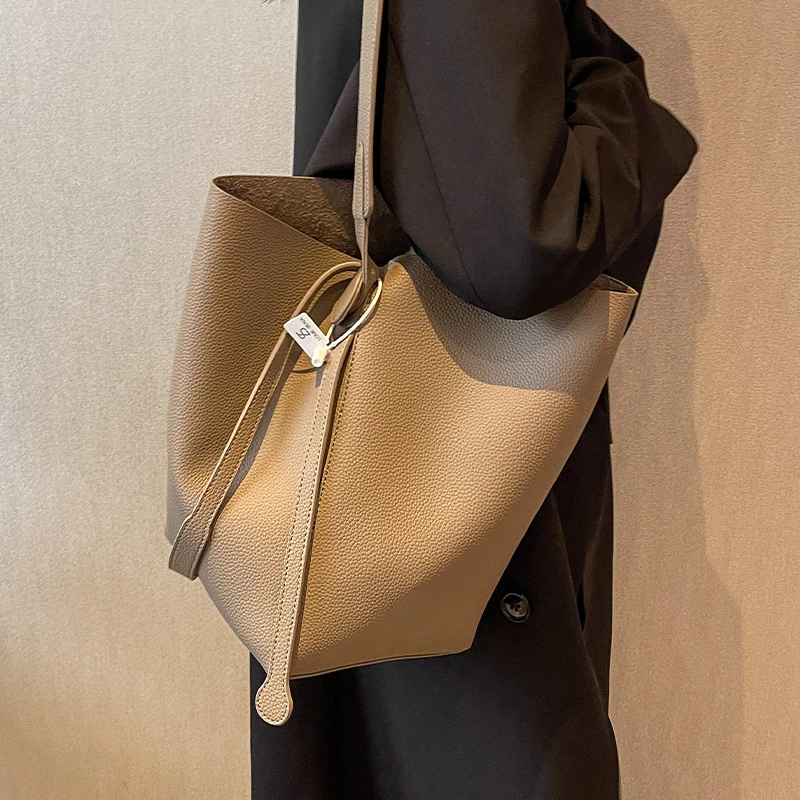 Вместительная женская сумка высокого качества новинка весны/лета 2023 трендовая