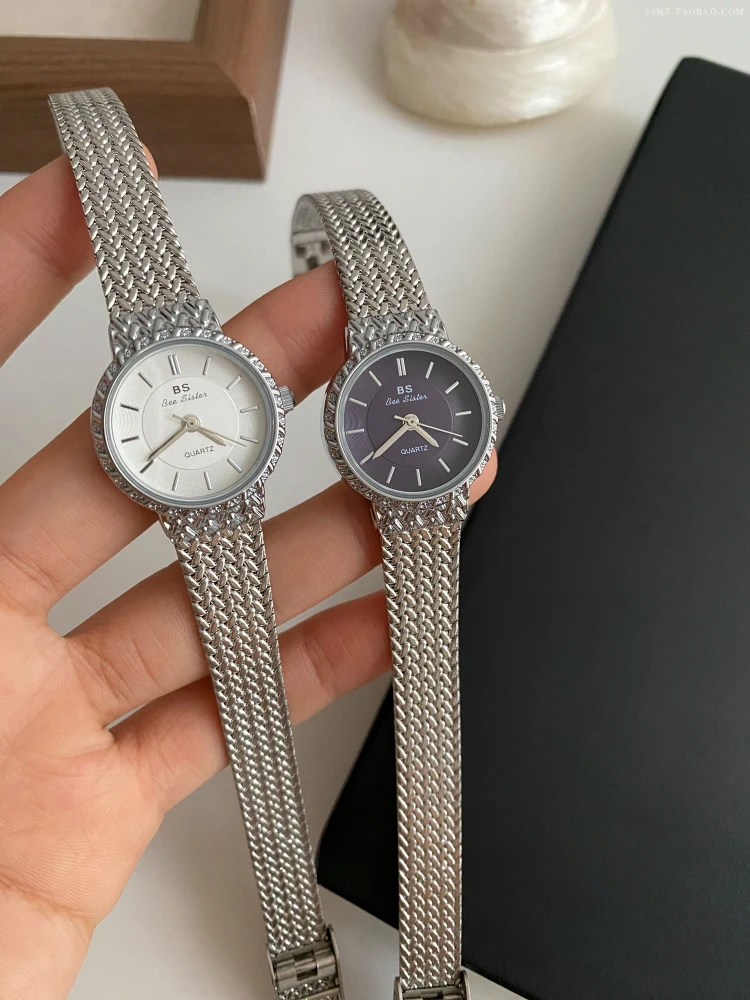 Часы наручные женские кварцевые с маленьким циферблатом