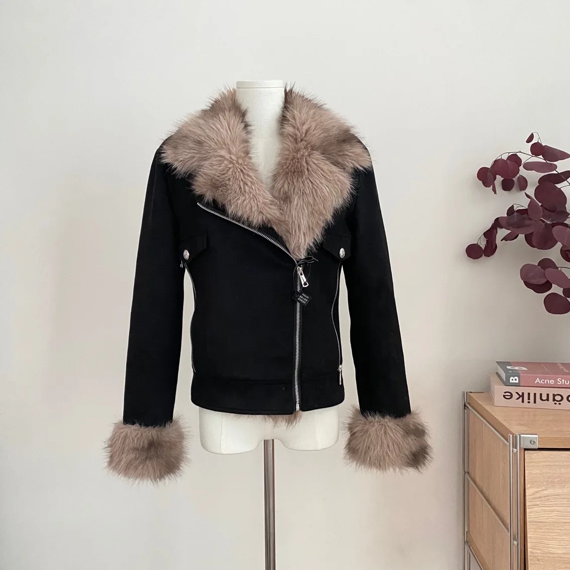 Женская зимняя черная меховая одежда Little Sister Miss Diana с интегрированным