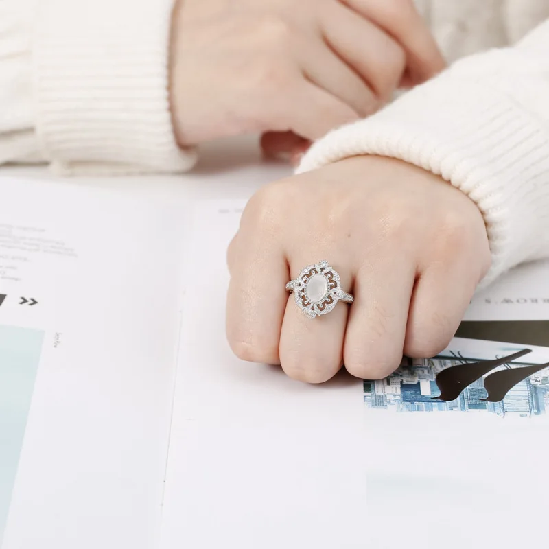 

European and American Style Fashion Hollow Round Inlaid Rhinestone Ring for Women 2022 Women Girl RingsJewelry Accessories