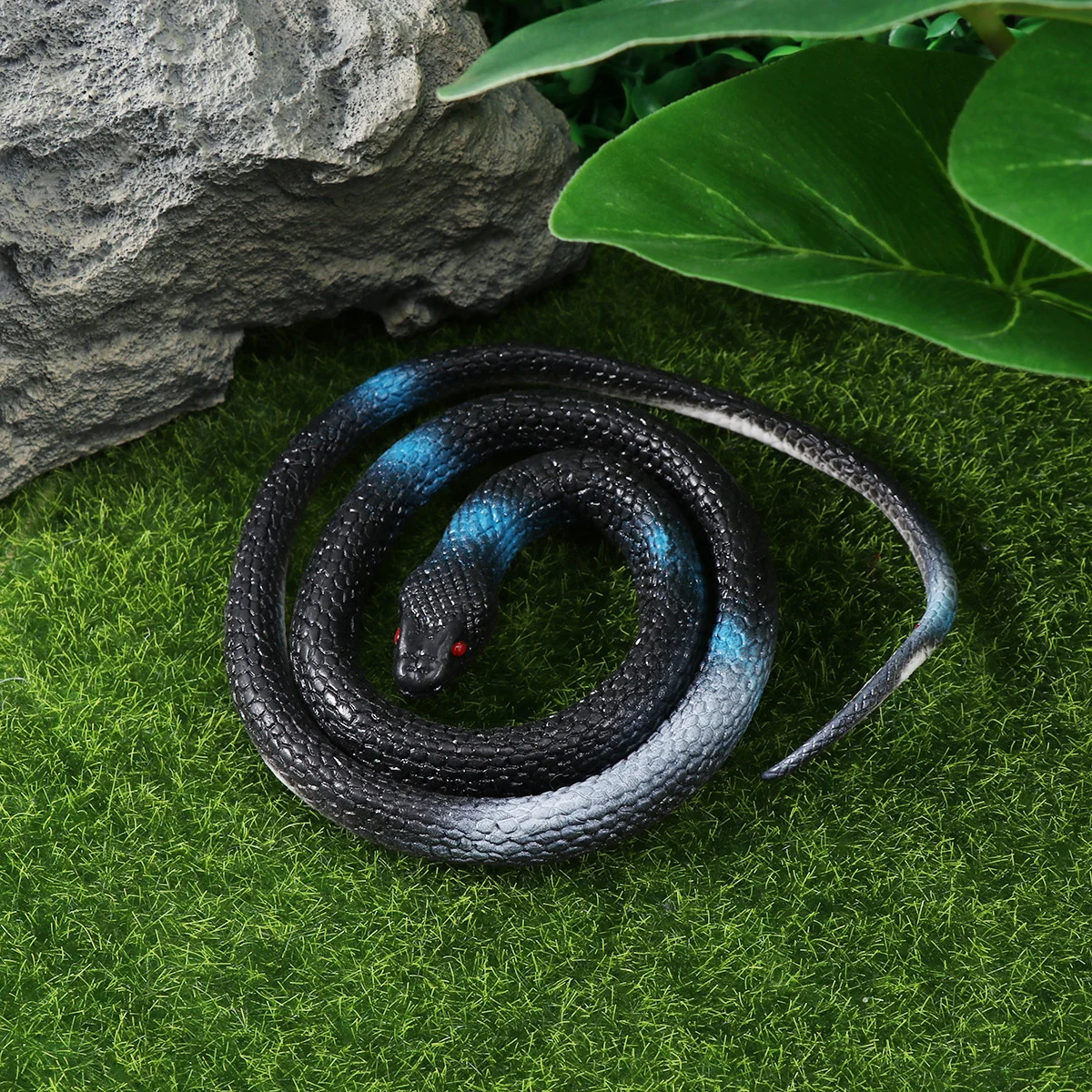 

Prank Props Realistic Rubber Black Round Head Snakes Fake Snake Toys Party Prop for Halloween Festival Random Color