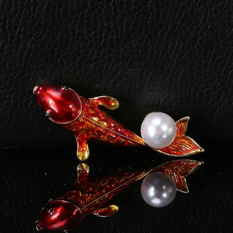 

YW GAIRU Creative Enamel Pearl Lucky Red Koi Goldfish Brooch Chinese Style Good Luck Colorful Cardigan Pin Accessories Jewellery