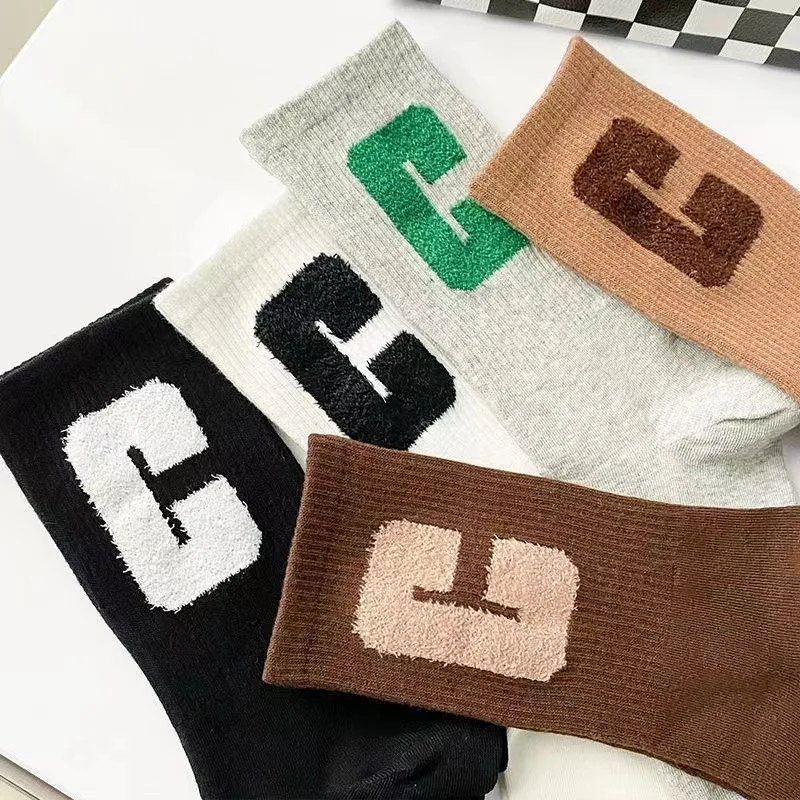 Simple Fashion Letter Cotton Sport Socks Set for Women 5 Pairs Trendy New Black White Cotton Women'S Socks New Year Gift