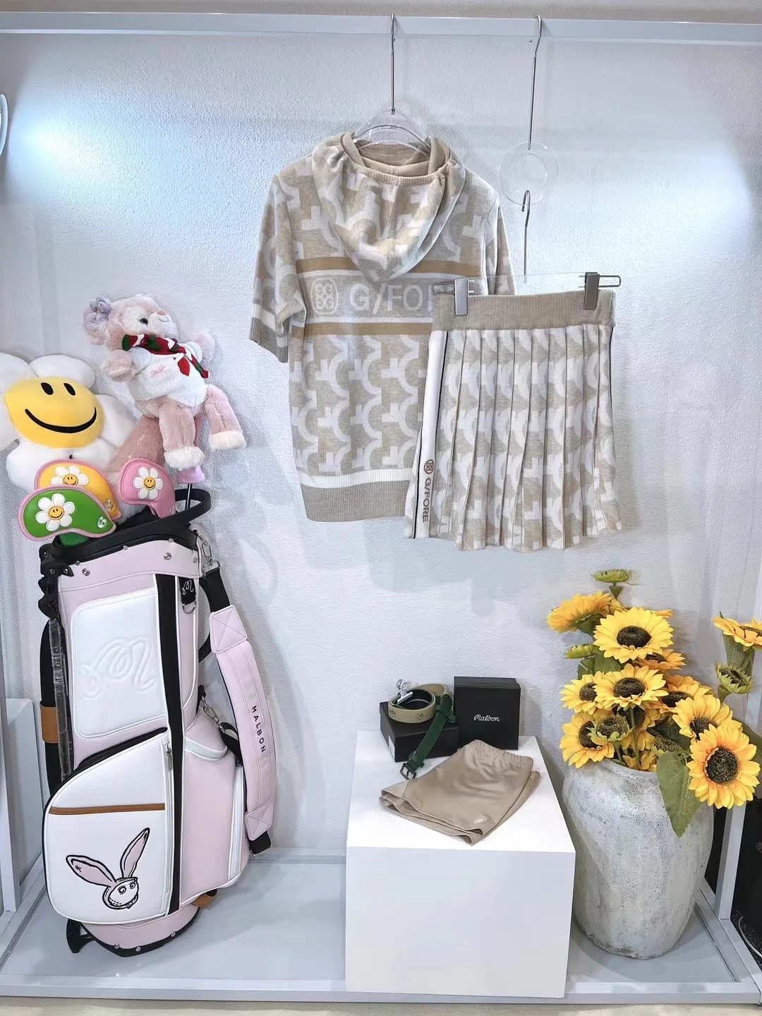 Spring and autumn 2022 new model Golf Clothing Women's Knit Shirts Hooded Short Sleeve Pleated Skirt Slim Fit Stretch  Golf Top