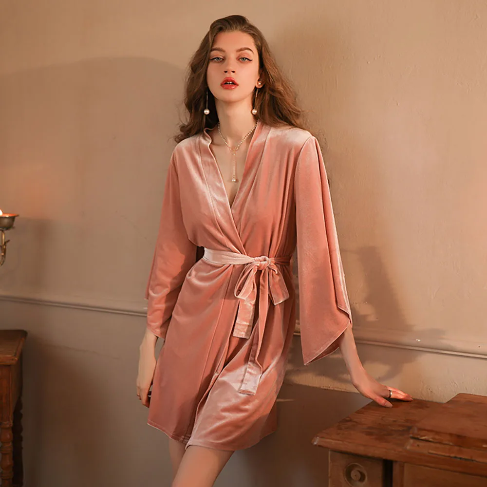 Пикантная женская ночная рубашка с глубоким V-образным вырезом и длинным рукавом