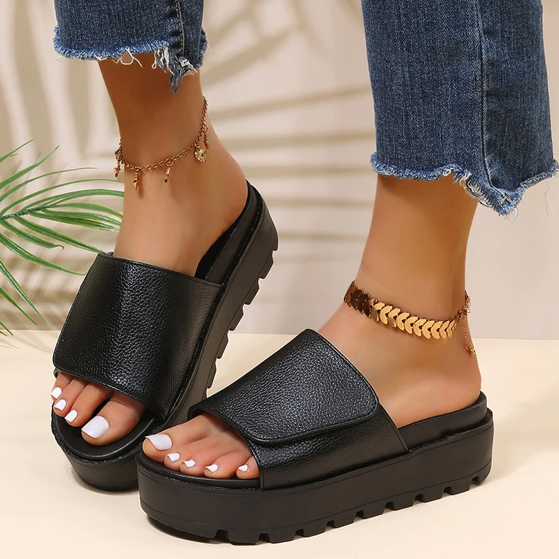

2022 Summer Platform Sandals Shoes Leather Waterproof Thick Bottom Plus Size Women Slippers 43 Solid Color Designer Sandals