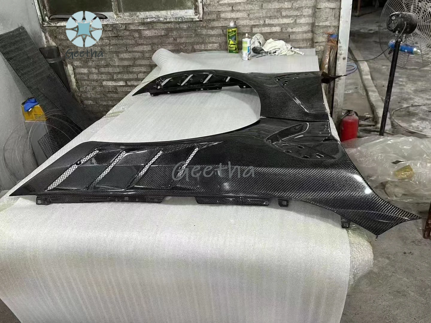 Углеродные крылья MRD для BMW G80 G82 M3 M4 передние из настоящего углеродного волокна с