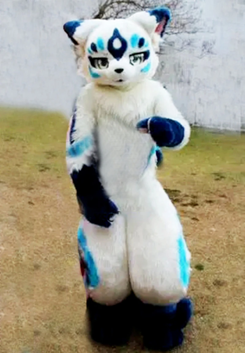 Серый длинный меховой костюм лисы-маскота с изображением хаски пушистый на