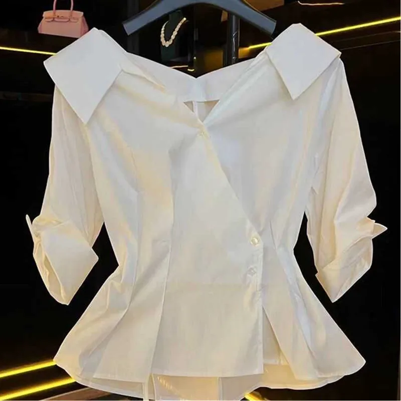 Женская блузка на пуговицах элегантная однотонная плиссированная облегающая с