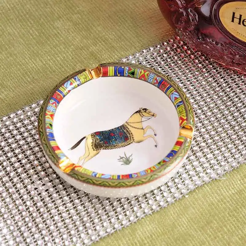 

European Small Round Ashtray Ceramic Gold Head Horse Ash Tray Smoking Accessories Decorative Table Tray Boyfriend Father Gifts