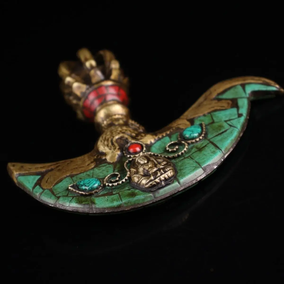 Буддийский амулет из латуни с красным кораллом и бирюзой кристиана риттерсхаузен амулет посейдона