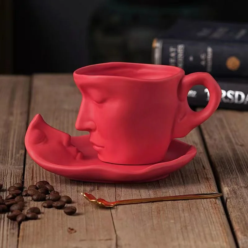 

250ml Face Shape Ceramics Tea Mugs with Spoon Coffee Cups and Saucer Artistic Kiss Ceramic Coffee Cups Office Mug Wedding Gifts