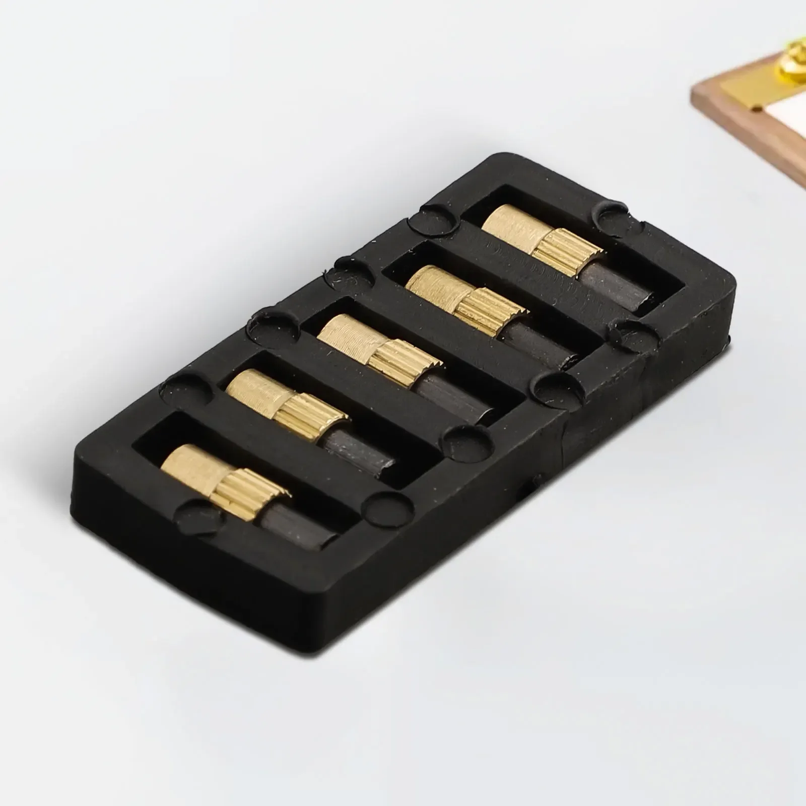 Набор из 5-компонентных однокременных зажимов для сварных горелок Striker