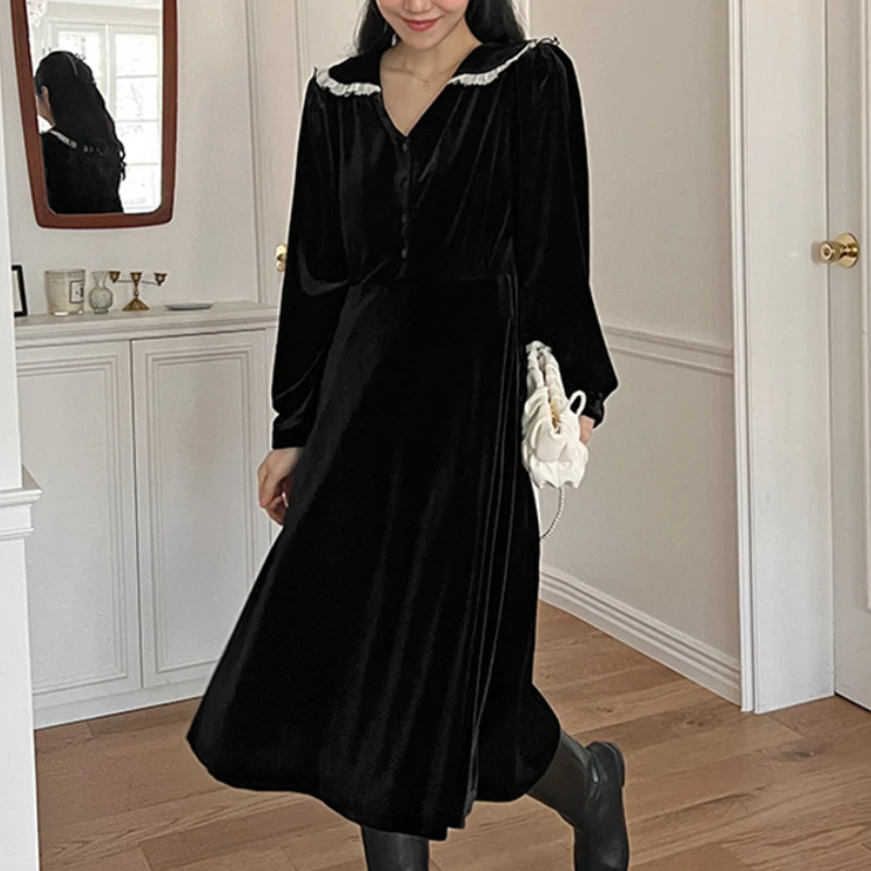 Купи Vintage Black Velvet Pleated Dress Woman Elegant Lace Patchwork V Neck Long Sleeve Casual Midi Dresses Female Dropshipping за 925 рублей в магазине AliExpress