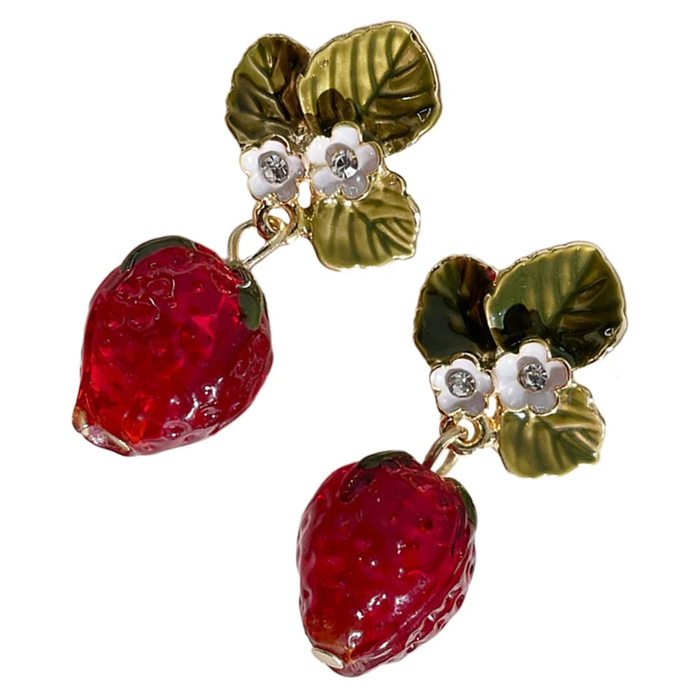 Серьги с клубникой висячие изящные милые для девочек-подростков модные из