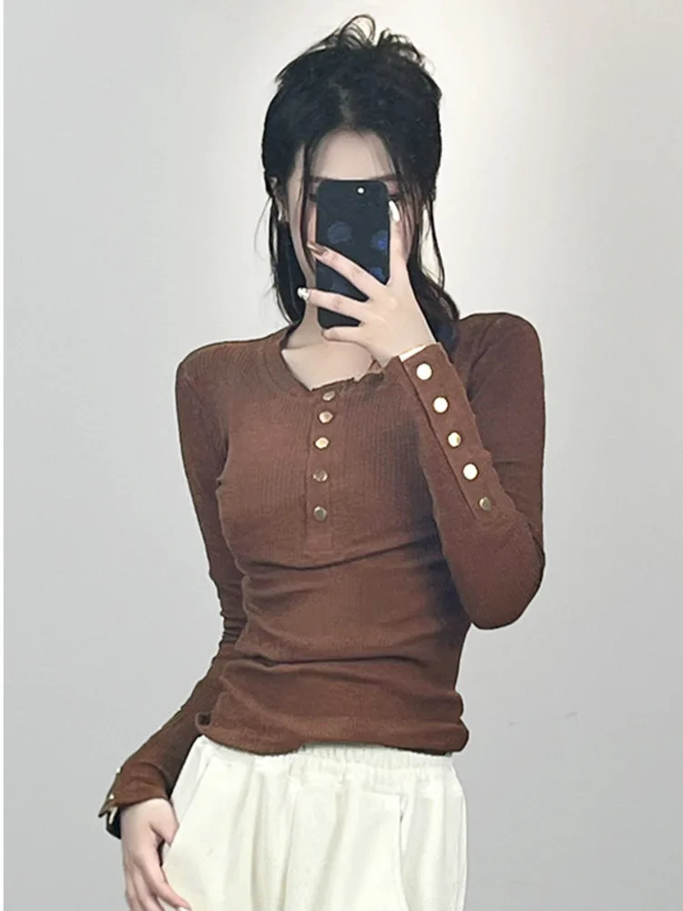 

Женская футболка с длинным рукавом, круглым вырезом и пуговицами