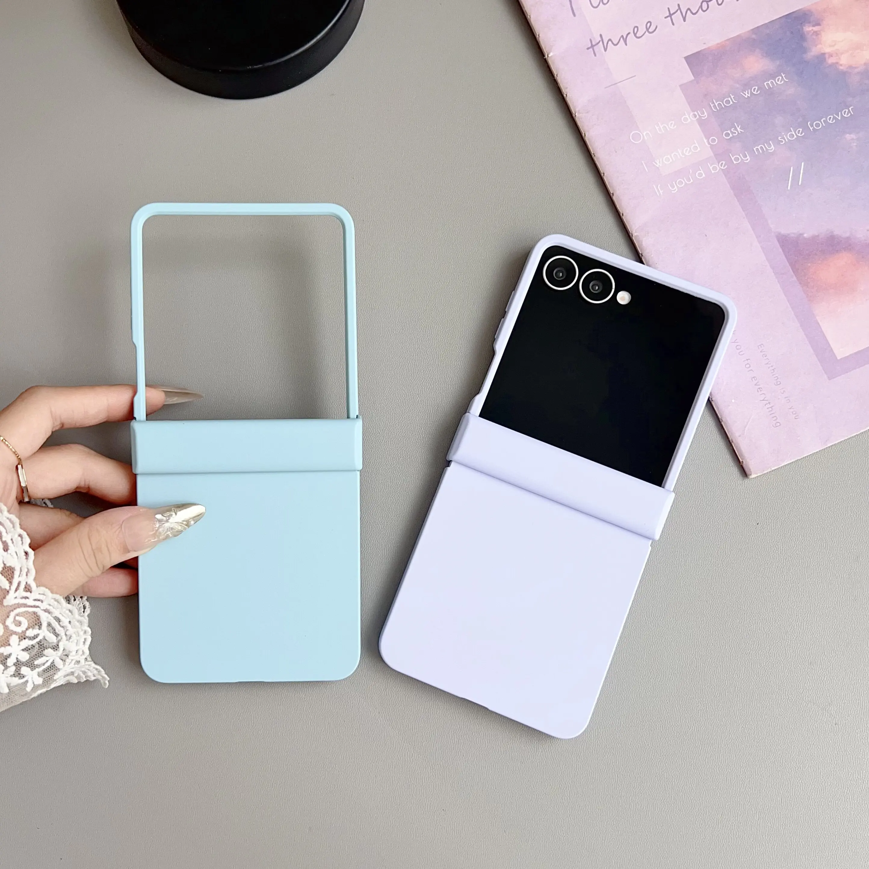 Фото Чехол для Motorola MOTO Razr 70 / 60 / 50 Ultra / 70 Plus: Стильный, однотонный, с защитой центрального шарнира, из поликарбоната, ударопрочный №4