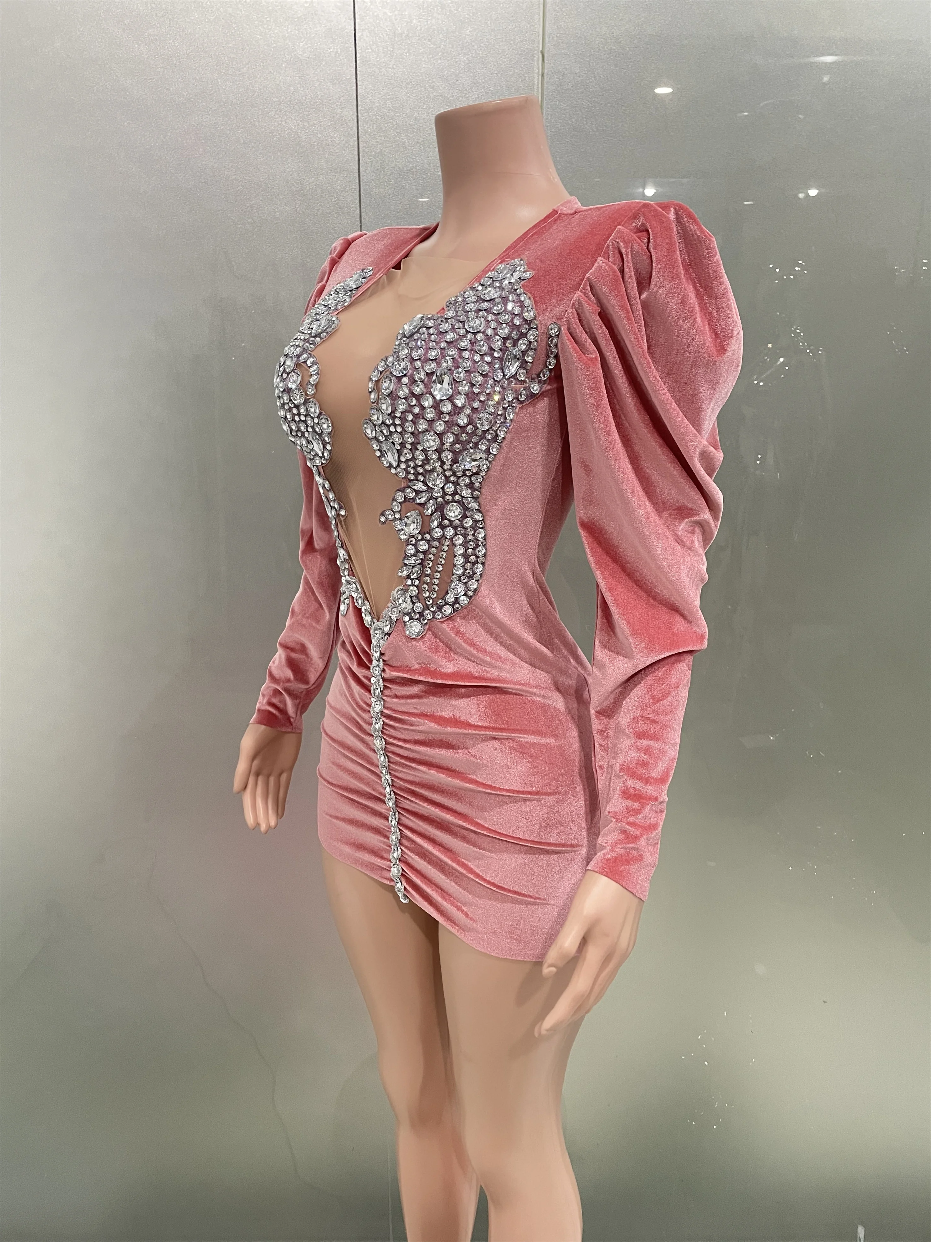 Сексуальное роскошное розовое короткое платье с блестящими кристаллами женское