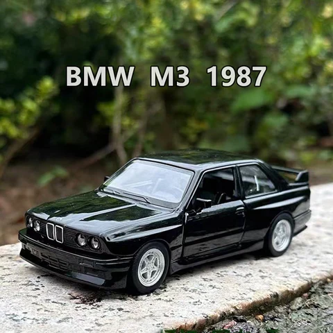 Металлическая модель BMW M3 1987 года черного цвета