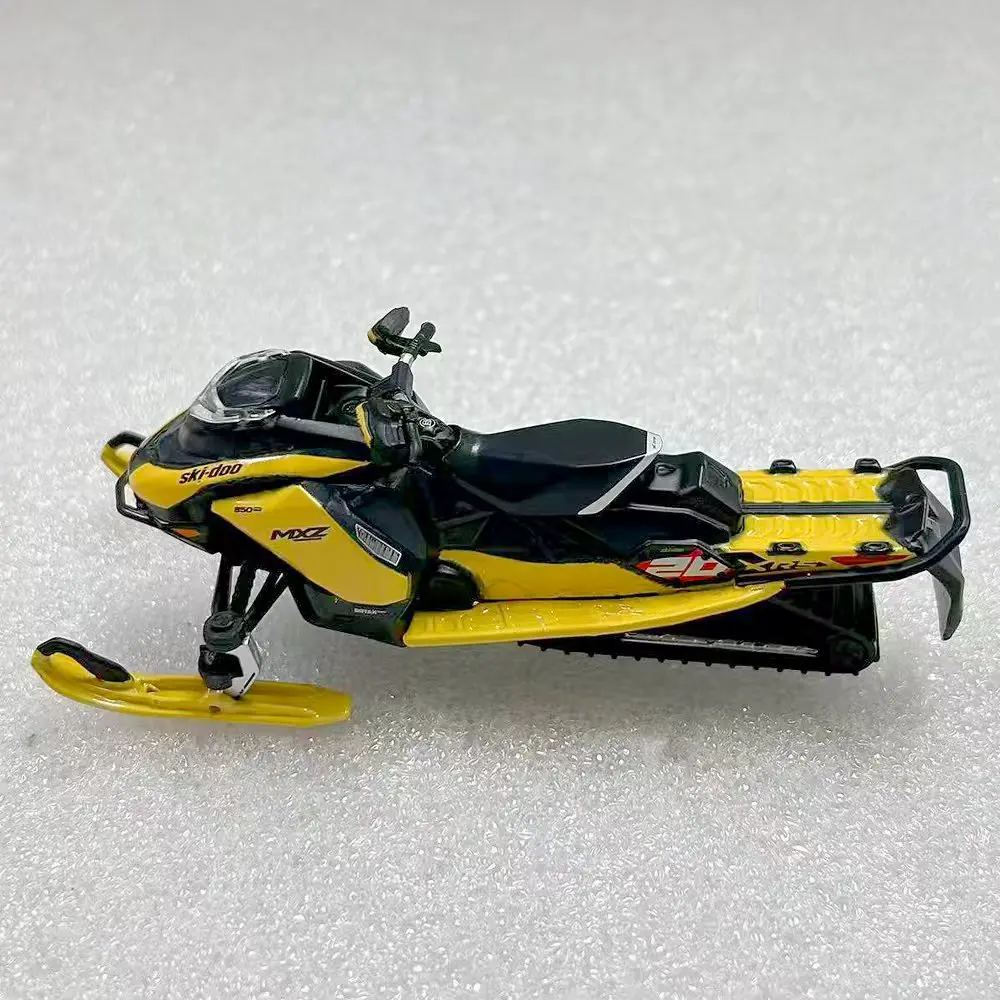 Фото Модель SKI-DOO 1:32 MXZ XRS 60012 DIECAST MASTERS WELLOW для коллекции №1
