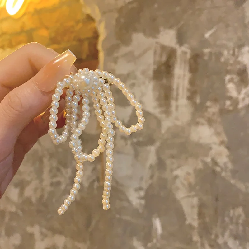 Заколка для волос с бантом из искусственного жемчуга и цветком текстура