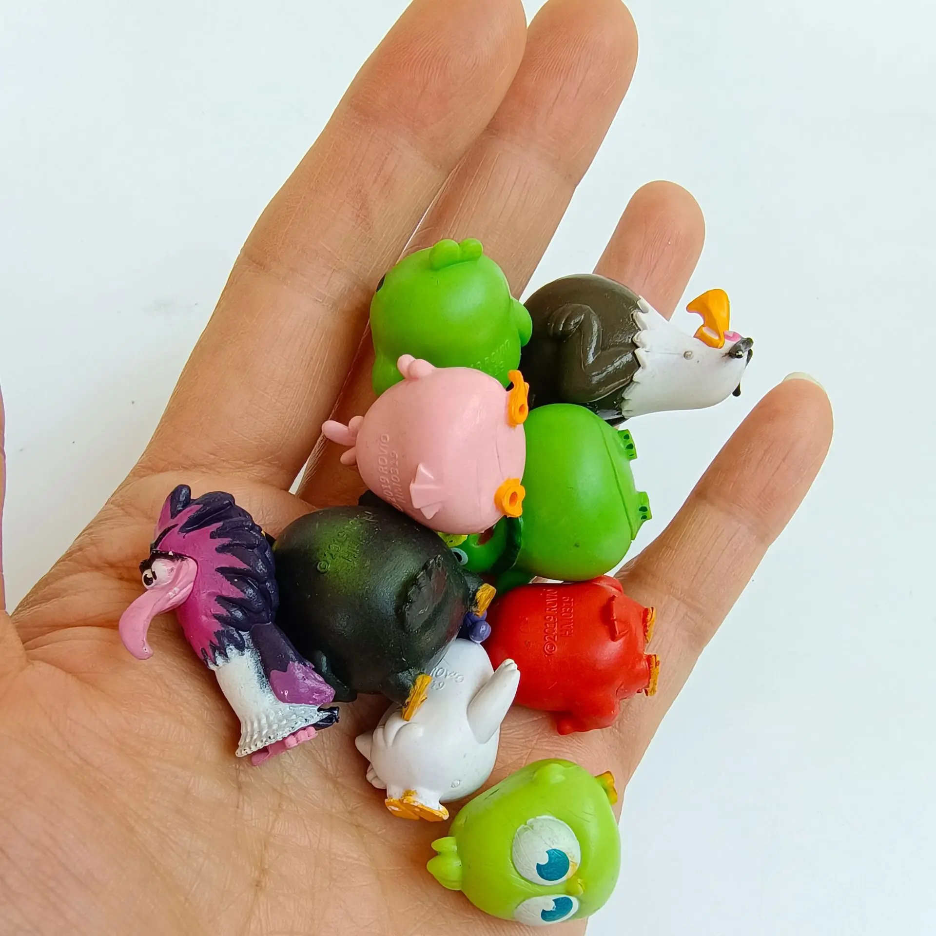 

50pcs/lot Little Birds 2-3cm Cartoon Mini Kids Toys Birthday Gift