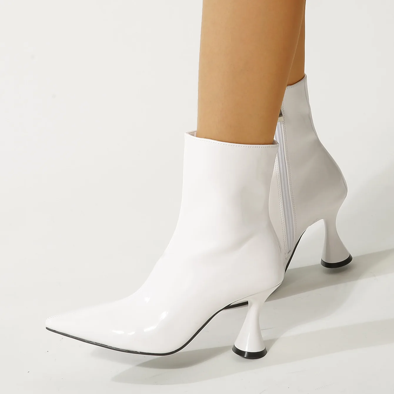 

Сапоги в европейском и американском стиле, заостренные, из лакированной кожи, модные пикантные Ботинки на каблуке