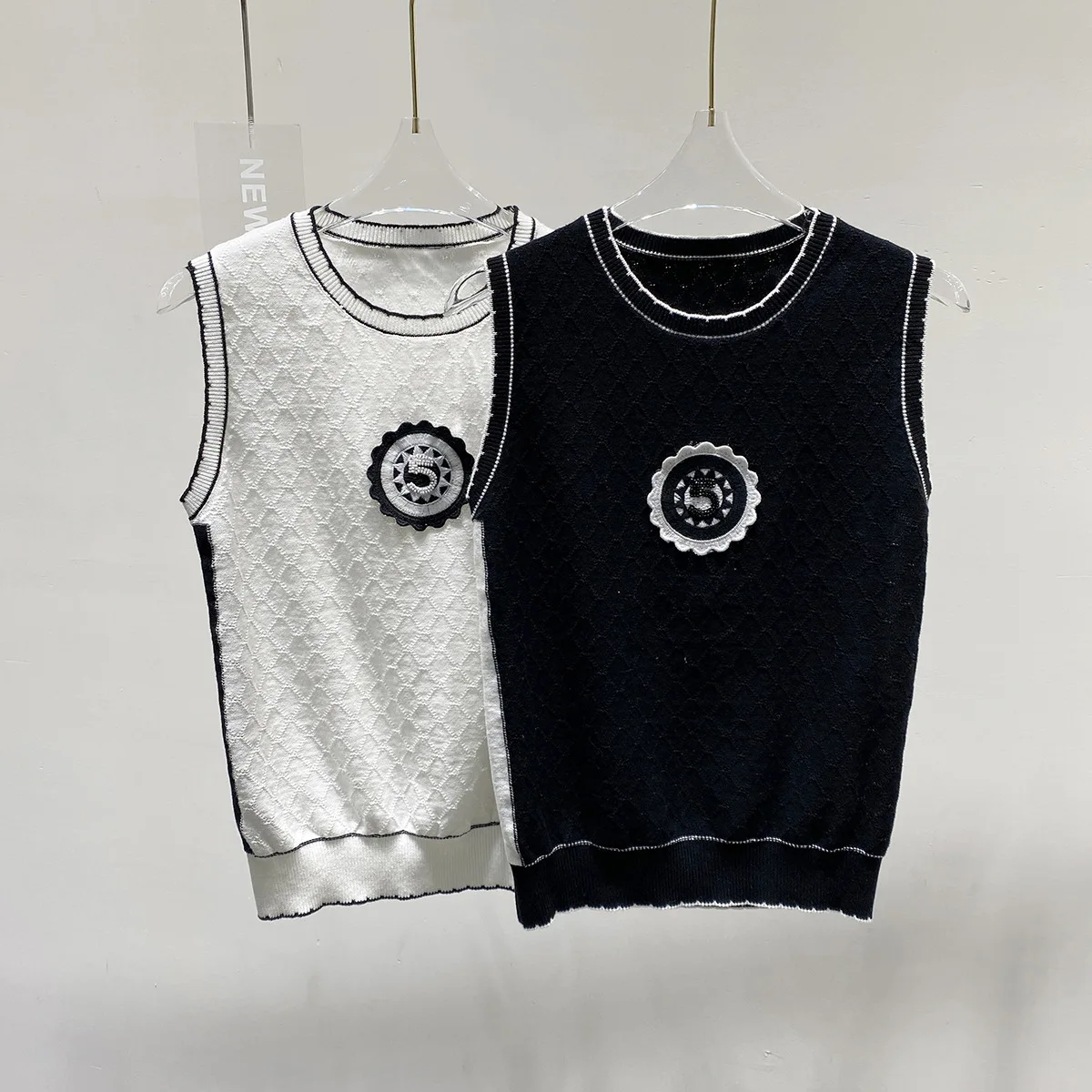 

Summer Women Vest Knitted Top Sleeveless Number Tank Top O-Neck Korean Design Fashion Vest High Quality Top High Street