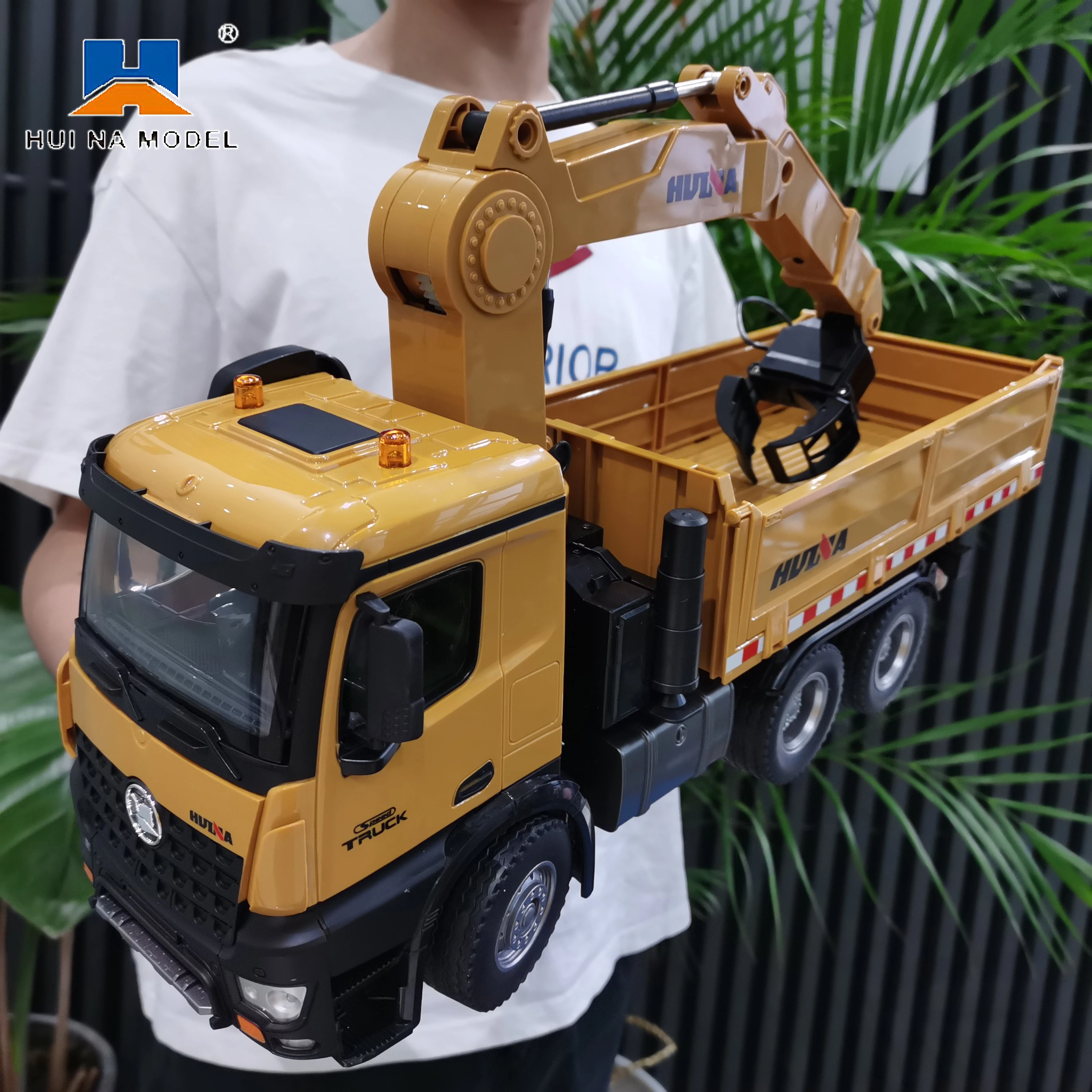 

Huina 1575 Remote Control Alloy Timber Grapplo 1/14 RC Engineering Vehicle Dump Truck 26 Channel Trailer Cars Toys for Boys Gift