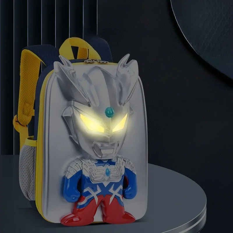 Фото Новый рюкзак Flash Ultraman 2026: мультяшный, мини, ультралегкий, для путешествий, большой вместимости, с подсветкой №4
