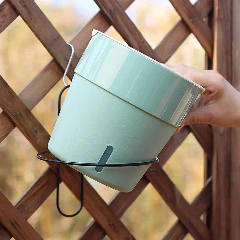 Двухслойный пластиковый цветочный горшок самополивающийся из хлопковой веревки