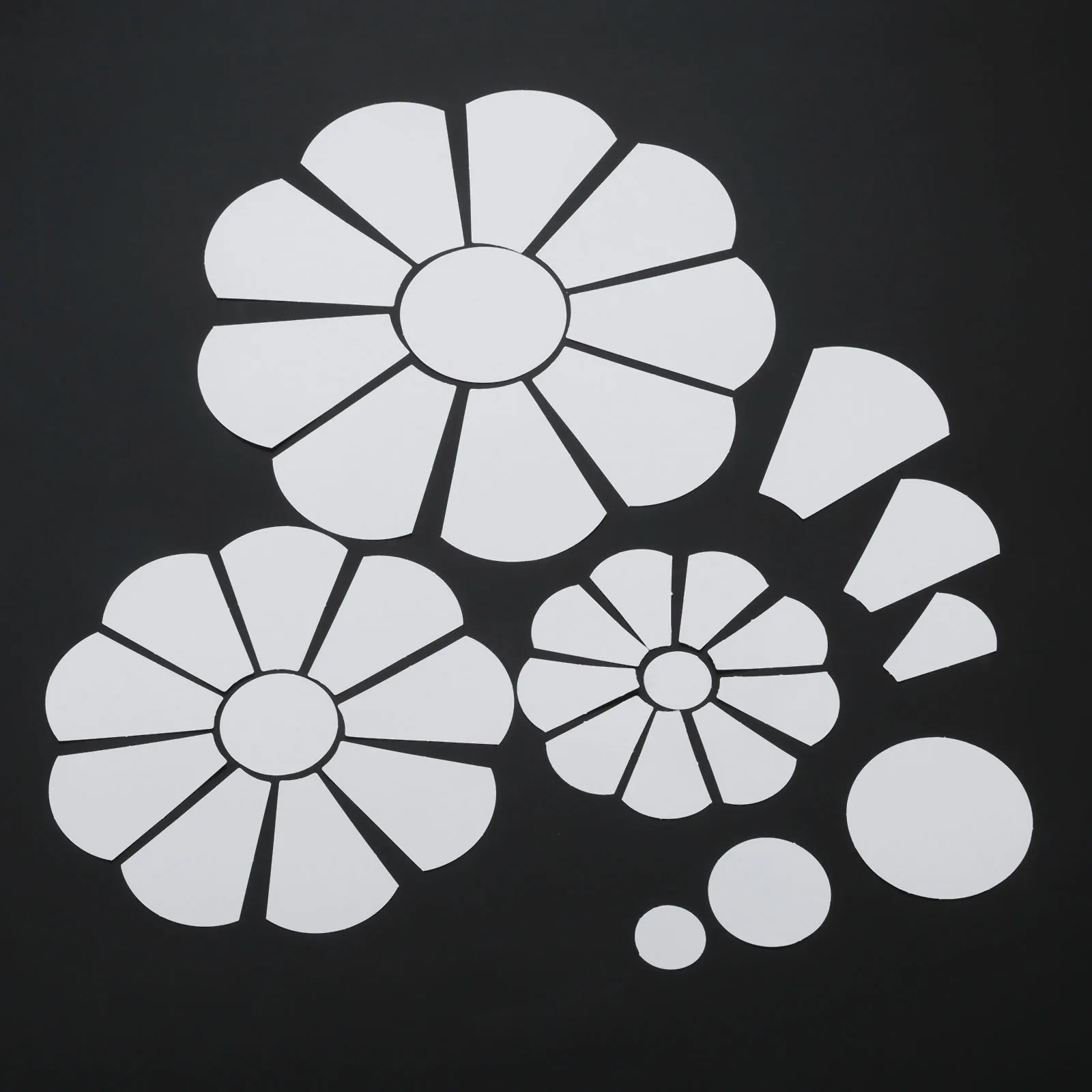 

44Pcs/Bag Dresden Paper Plate Paper Mold For Patchwork Works 39/56/71mm 40 Pieces Petal + Round Flower Core 4 Pieces DIY Craft