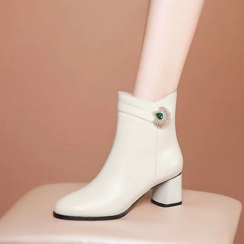 

Женские ботинки из натуральной кожи, на высоком каблуке, на молнии