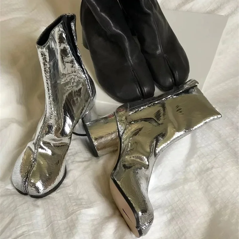 2024 зимние серебристые лакированные кожаные ботильоны черные с верблюжьим носком
