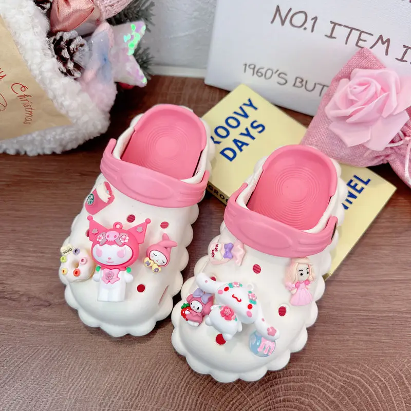 

Sanrios My Melody Cinnamoroll Kuromi милые Мультяшные детские летние сабо для девочек Одежда для улицы для ванной нескользящие детские тапочки сандалии