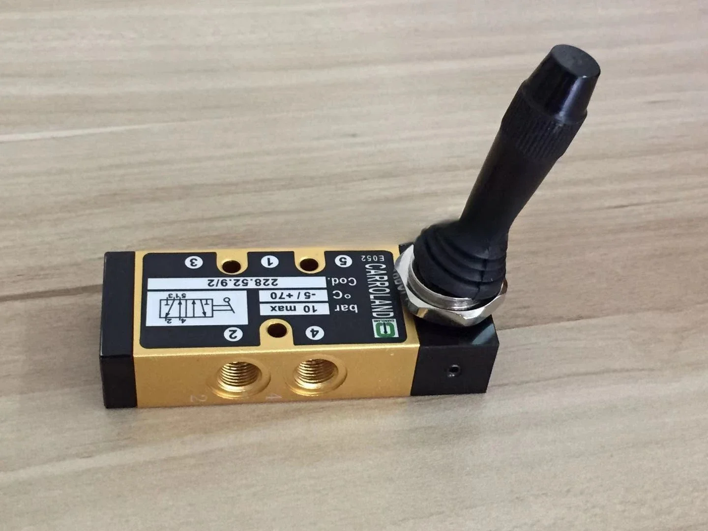 PNEUMAX News Электромагнитный клапан 228.52.9/2 228.52.2.1/1 |