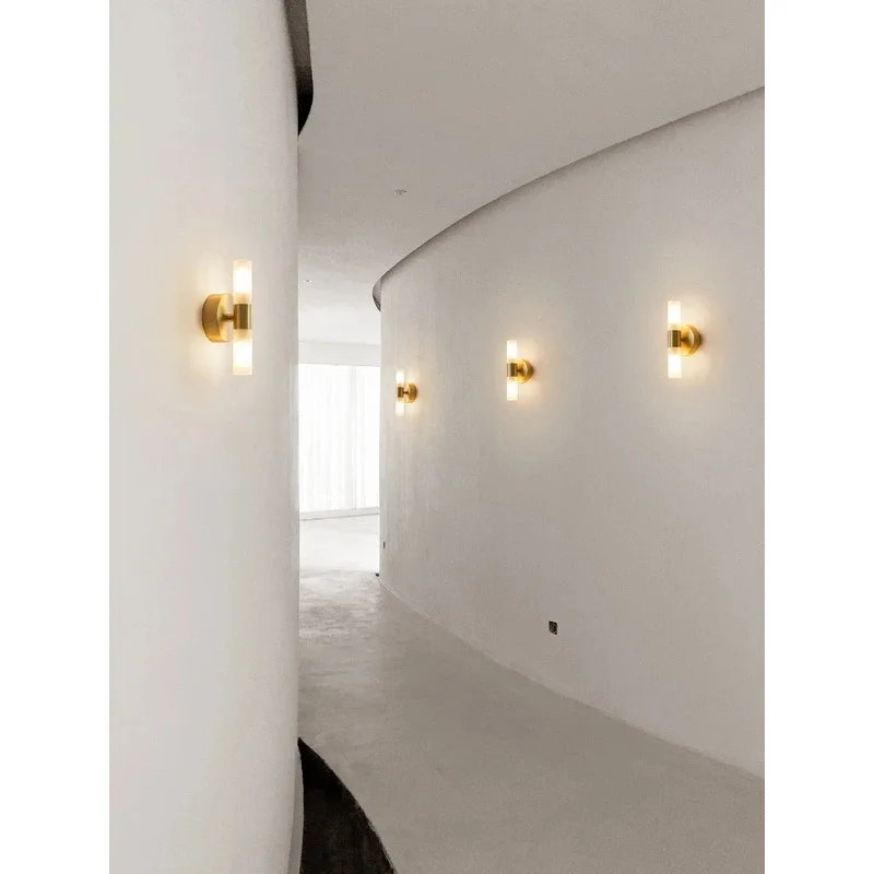 Фото Скандинавский роскошный медный светильник PF Nordic Luxury Copper Lamp для дома, светодиодное освещение для спальни, прикроватной зоны, коридора, зеркала, лестницы, декора телевизионной зоны, настенный светильник. №3