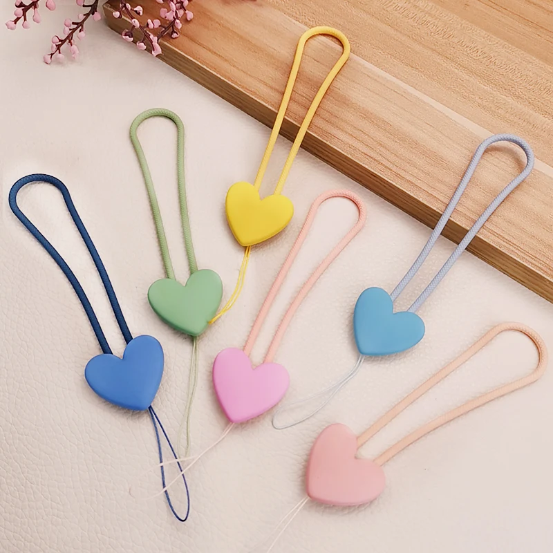 

Liquid Silicone Pendant Comfortable Mobile Phone Lanyard Short Not Le Creative Love Pendant Anti-lost Keys Lanyard Wrist Strap