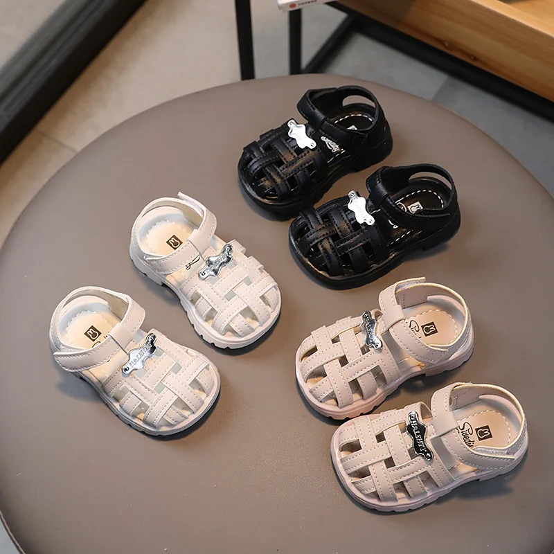

2023 Summer New Girls Sandals Children Weave with Metal Versatile Casual Baby Girls First Walker Shoes Toes Wrapped Kids Fashion